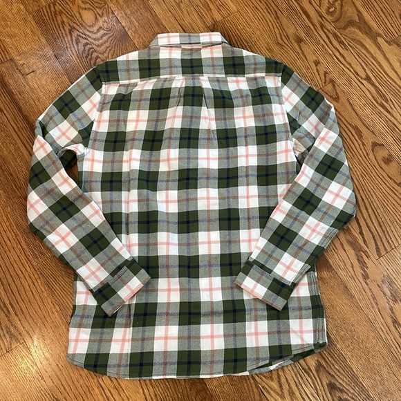 Boy’s Vineyard Vines Flannel Button Up/Button Down Shirt. Size Large. - Picture 9 of 10